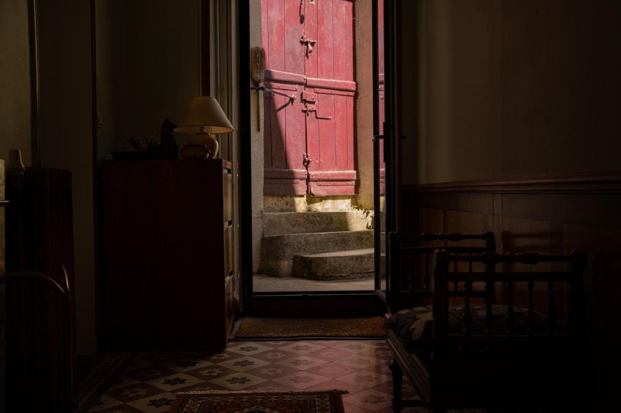 L'Escapade Place Voltaire Vermenton Eksteriør billede