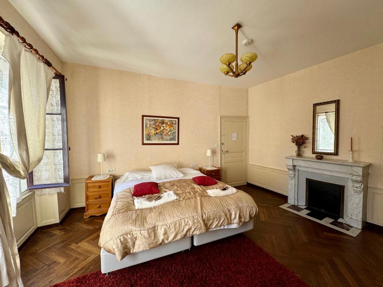 L'Escapade Place Voltaire Vermenton Værelse billede